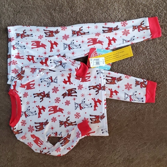 Boys Girls Rudolph The Red Nosed Reindeer Pajamas Size 4 6 8 10 NWT - Picture 1 of 4